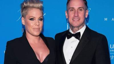 Pink y su marido Carey Hart