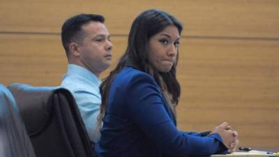 Elissa y su novio José Caballero durante el juicio en la Florida.