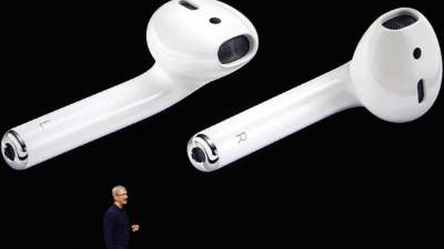 Tim Cook, presidente ejecutivo de Apple, durante la presentación de los AirPods, en septiembre.