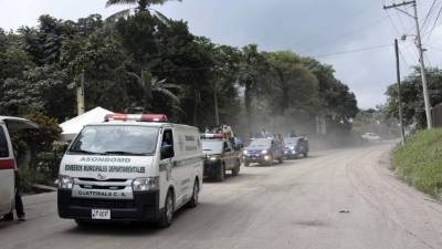 Miles de personas han tenido que ser evacuadas debido a la intensa actividad volcánica.