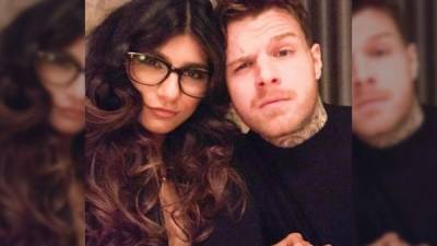 Mia Khalifa y Robert Sandberg.