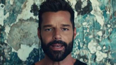 Ricky Martin recauda fondos para ayudar aquipar a los profesionales de la salud y reducir su riesgo de contagio mientras combaten el COVID-19.