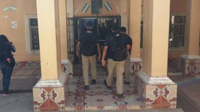 Agentes de la Atic llegaban a un alcaldía para una inspección.