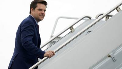 El congresista estadounidense Matt Gaetz (R-FL) aborda el Air Force One en Orlando, Florida, el 9 de marzo de 2020.
