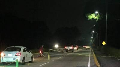 El cuerpo fue tirado a la orilla de la calle.