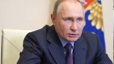 El presidente ruso, Vladimir Putin, preside una reunión sobre la producción de vacunas contra la enfermedad del coronavirus. Foto AFP