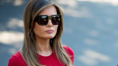 El presidente de EEUU, Donald Trump, emprendió su viaje a Bruselas en compañía de su esposa, Melania Trump, quien volvió a ser el centro de atención.