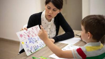 Los niños y niñas con autismo reciben servicios de educación especial. Foto de Istock