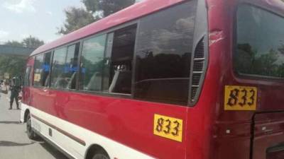 El bus quedó estacionado en medio del bulevar Fuerzas Armadas de la capital.