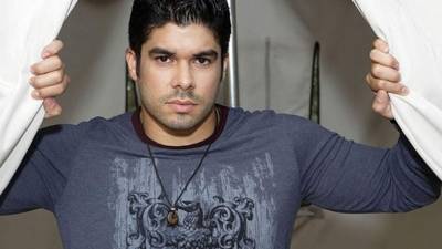 Es uno de los intérpretes más reconocidos del género, ¿quién no ha escuchado sus éxitos “De la cabeza a los pies”, “Cara de niño”, o “Tal vez”? pero siendo un hombre tan reservado poco se sabe de él.Aquí algunos datos del artista puertorriqueño.