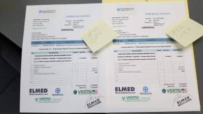 Las copias de las facturas que Elmed Medical Systems envió a Honduras por la compra de los hospitales móviles que fueron rechazadas por Aduanas por presentar incongruencias.