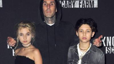 Travis se molestó cuando vio que su hija Alabama, de 13 años, estaba recibiendo mensajes del músico Graham Sierota, de 20.