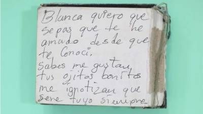 Fotografía cedida por Redux Pictures donde aparece la obra 'Diario' (2018), del fotógrafo Tom Kiefer, y que hace parte de su exposición 'El Sueño Americano | The American Dream'. A través del lente de su cámara, Tom Kiefer logró que cientos de pertenencias personales de indocumentados, que recogió de la basura de un centro de la Patrulla Fronteriza donde trabajaba como conserje, hablen en nombre de sus dueños y del 'sueño americano' que perseguían. EFE/Tom Kiefer/Redux Pictures.
