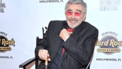 82 años tenía Reynolds cuando falleció el 6 de septiembre. Murió de un paro respiratorio. El actor tenía problemas cardiacos desde hace años y en febrero de 2010 fue sometido a una cirugía a corazón abierto.