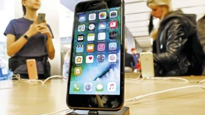 Los envíos de teléfonos inteligentes en el mundo se han enfriado conforme el mercado se ha saturado.