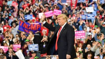 US President Donald Trump arrives to speak at a 'Make America Great Again' rally at the Mid-America Center in Council Bluffs, Iowa on October 9, 2018. (Photo by MANDEL NGAN / AFP)