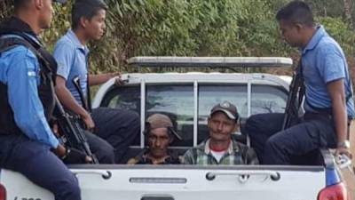 La policía capturó al supuesto violador y su hermano por portación ilegal de armas.