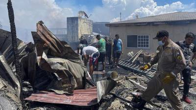 Incendio en Guanaja deja 90 casas destruidas y unas 2,500 personas afectadas.