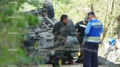 Tres militares se conducían en esta patrulla que terminó volcando.