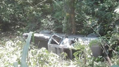 Equipos de rescate del Cuerpo de Bomberos brindaron atención de primeros auxilios a los heridos.