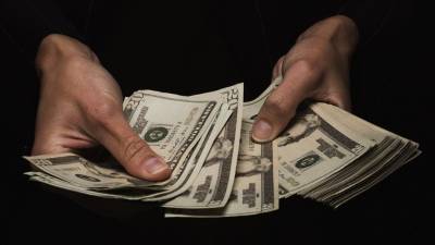 A otras personas se las engañó con promesas de grandes retornos en supuestas inversiones.