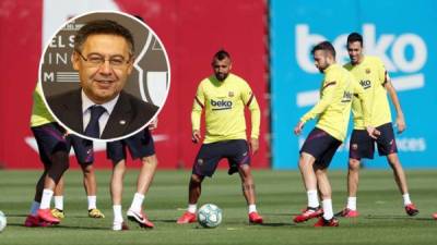 Varios jugadores del FC Barcelona durante un entrenamiento del equipo azulgrana, este lunes en la Ciudad Deportiva Joan Gamper.