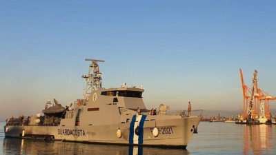 El patrullero tiene un radar que cubre más de 96 millas náuticas, dos lanchas rápidas y helipuerto.