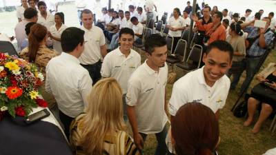 Los jóvenes graduados en habilidades técnicas fueron condecorados ayer.