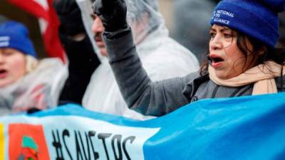 Activistas participan en una protesta frente a la Casa Blanca en Washington (Estados Unidos).