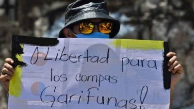 Cientos de hondureños han protestado pidiendo al gobierno hondureño encontrar a los garífunas desaparecidos en Triunfo de la Cruz.