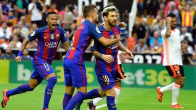 El Barcelona ganó in extremis al Valencia en Mestalla con un gol de penal de Messi en el tiempo de descuento. Foto AFP
