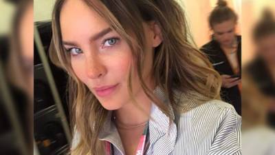 Después de compartir una foto tomada durante un evento de Fórmula 1 en México algunos ojos de águila en Instagram se percataron que la cantante se pasó con el retoque digital dejando una de sus piernas retorcida.