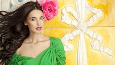 Para crear un contraste recurre a los rosas, naranjas, amarillos en tonalidades tierra; así como el beige y el blanco.