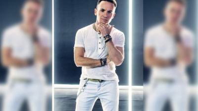 En 2002 Fonseca publicó su álbum homónimo, el cual tuvo una gran acogida debido a la mezcla de ritmos alegres y un tanto folclóricos.