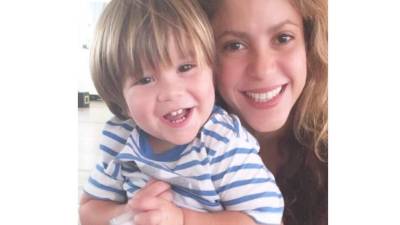 Shakira compartió esta imagen junto a Sasha para agradecer a todos los que le enviaron.