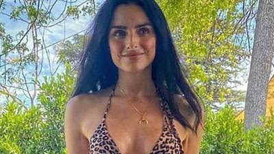La bella actriz mexicana celebró que el calor llegará a su ciudad de residencia en Los Ángeles (EEUU) luciendo su traje de baño.