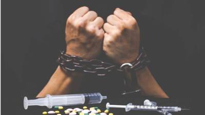 'Si decides quedarte con tu marido no es nada sencillo ser la pareja de un adicto, pero es tu decisión, solo debe quedarte claro que resolver su adicción depende de él, no de ti', le dice la Doctora Corazón.