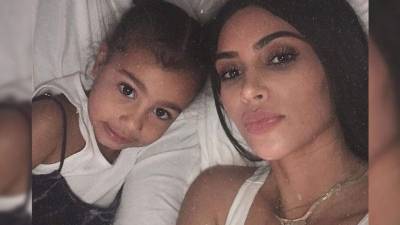 North West junto a su madre, Kim Kardashian. Foto Instagram @kimkardashian