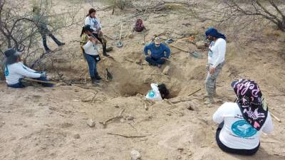 Madres mexicanas buscan a sus hijos desaparecidos en las fosas clandestinas del crimen organizado.