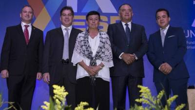 Luis Larach, Mateo Yibrín, Daysi Pastor, Emilio Medina y Raimundo Hernández.