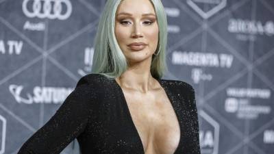 Iggy Azalea reveló que se convirtió en madre de un niño, aunque no dio detalles del nacimiento del pequeño o quién es su padre.