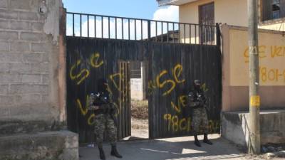 Antes de su abandono, en la casa funcionó una casa de respuesto y un yonker.