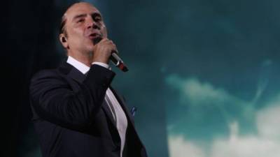 Alejandro Fernández durante su concierto en el Chochi Sosa, Tegucigalpa, este 02 de mayo.// Foto La Prensa.