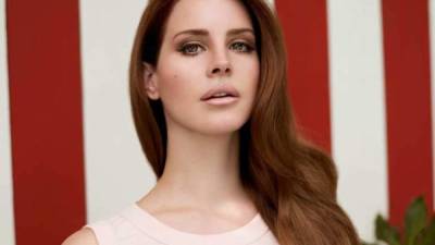 Lana del Rey se ha caracterizado por letras que parecen romantizar la violencia contra la mujer.