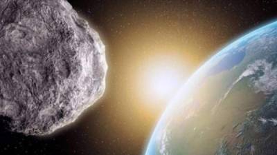 El pequeño asteroide, más grande que un bus, pasará a 64,000 kilómetros de la Tierra.