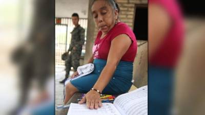 Con alfabetización muchos aprenden a leer.