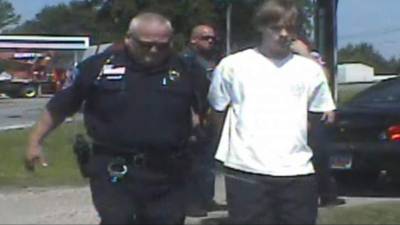 El pacífico arresto de Dylan Roof ha levantado una nueva polémica entre los afroamericanos en EUA.