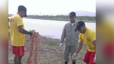 El levantamiento del cadáver del hombre que murió ahogado.