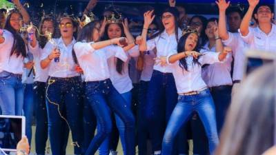 La generación 2017 del liceo bilingüe centroamericano festeja el inicio del esperado último año de secundaria.