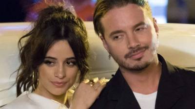 En foto Camila Cabello y J Balvin, parte de los artistas que abrirán la ceremonia de los Grammy 2019.
